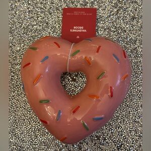 Valentine  Ceramic Heart-Shaped Donuts With Frosting/Frosting With Sprinkles 🍩